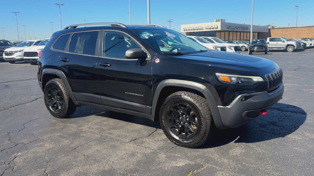 Used 2019 Jeep Cherokee Trailhawk with VIN 1C4PJMBX6KD186636 for sale in Center Line, MI