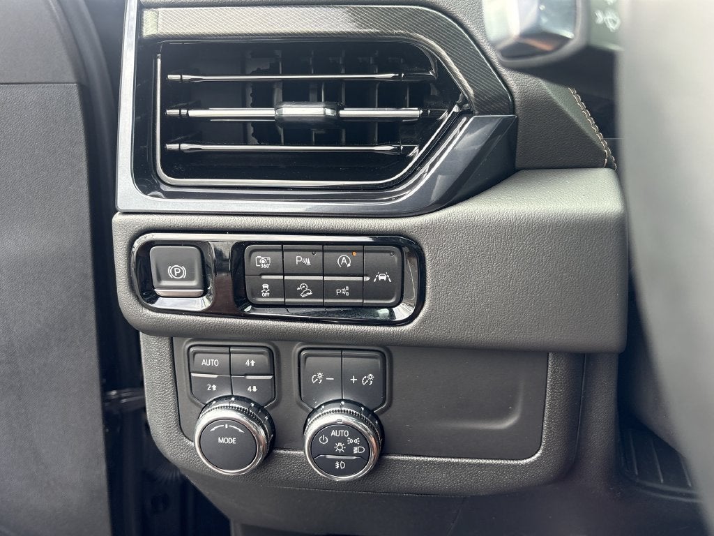 2025 GMC Yukon XL AT4
