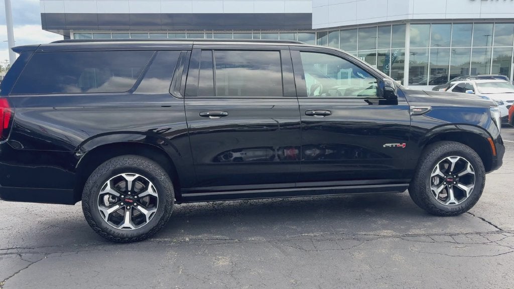 2025 GMC Yukon XL AT4 - Photo 9