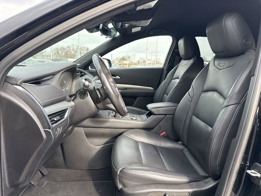 2023 Cadillac XT4 Premium Luxury