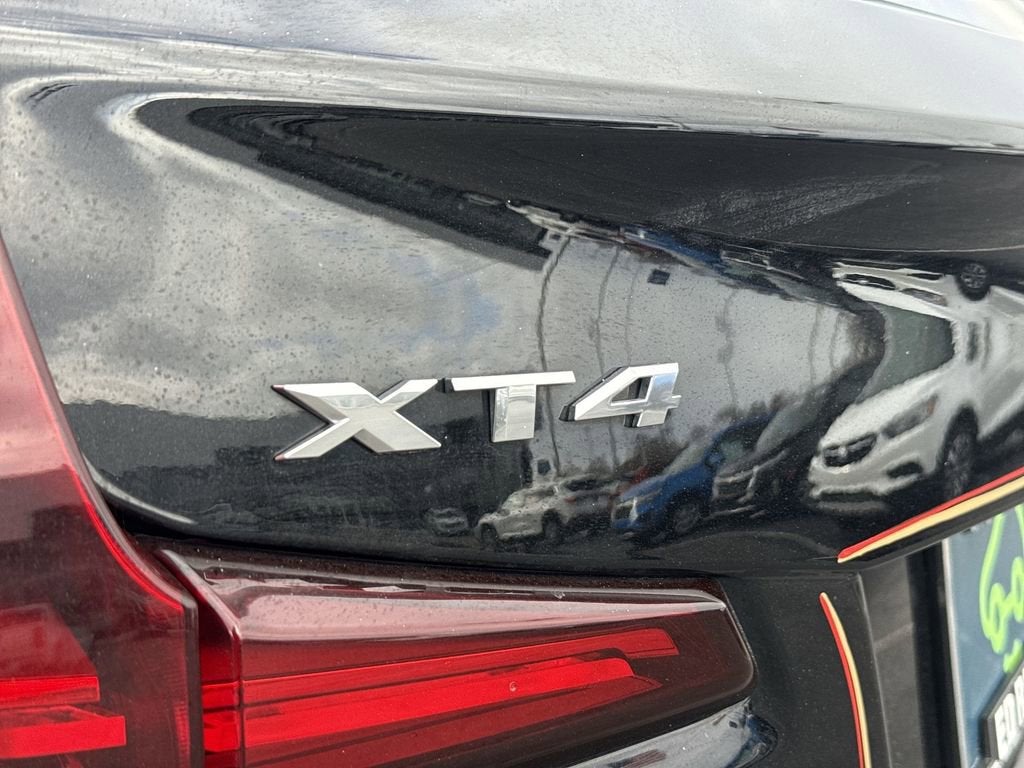 2023 Cadillac XT4 Premium Luxury