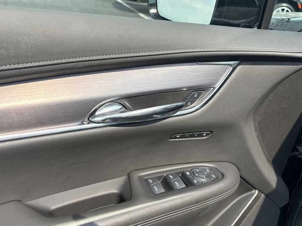 2025 Cadillac XT6 Luxury
