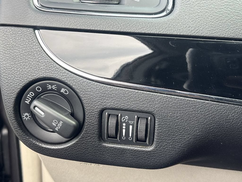 2016 Chrysler Town & Country Limited - Photo 18