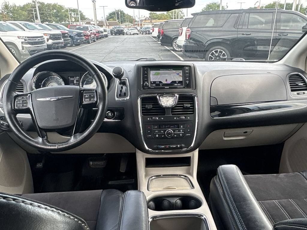 2016 Chrysler Town & Country Limited - Photo 20