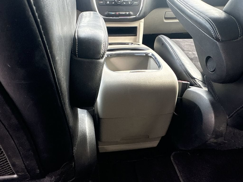 2016 Chrysler Town & Country Limited - Photo 21