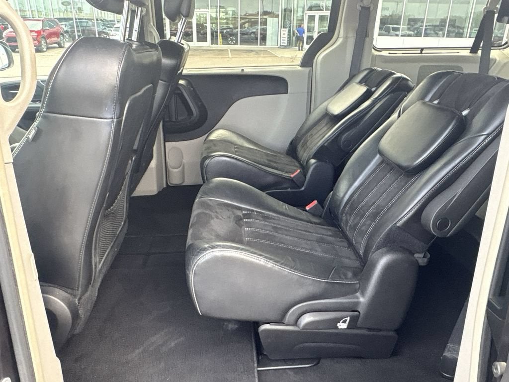 2016 Chrysler Town & Country Limited - Photo 24