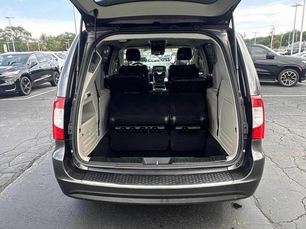 2016 Chrysler Town & Country Limited - Photo 25