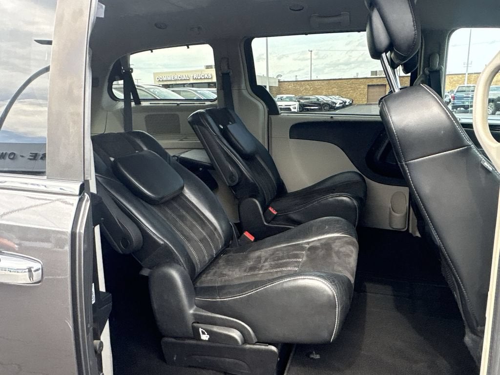 2016 Chrysler Town & Country Limited - Photo 26