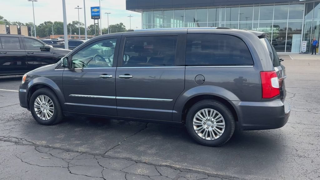 2016 Chrysler Town & Country Limited - Photo 6