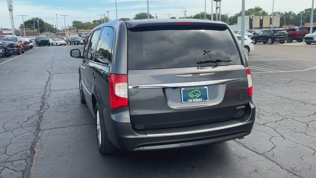 2016 Chrysler Town & Country Limited - Photo 7