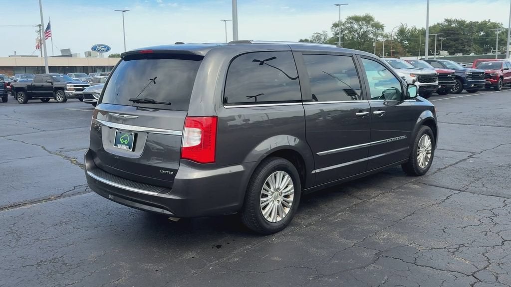 2016 Chrysler Town & Country Limited - Photo 8