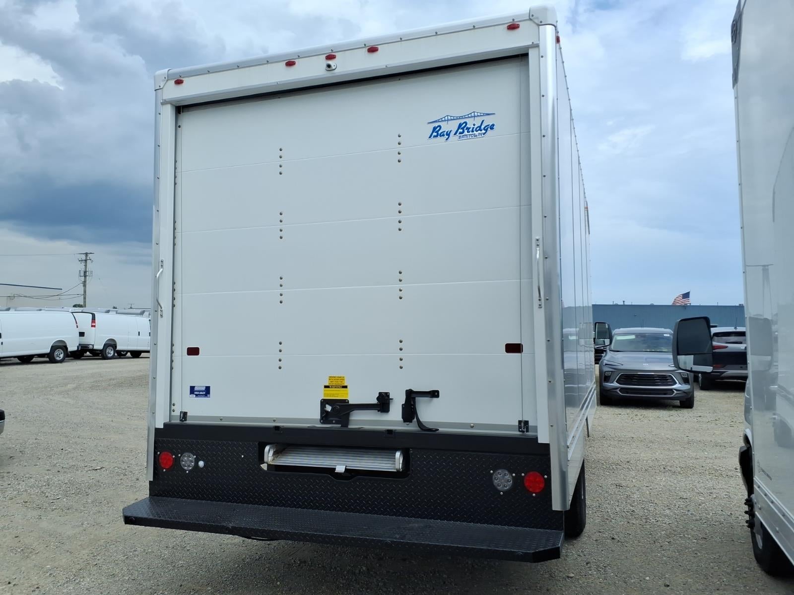 2026 GMC Savana Cutaway 3500 1WT