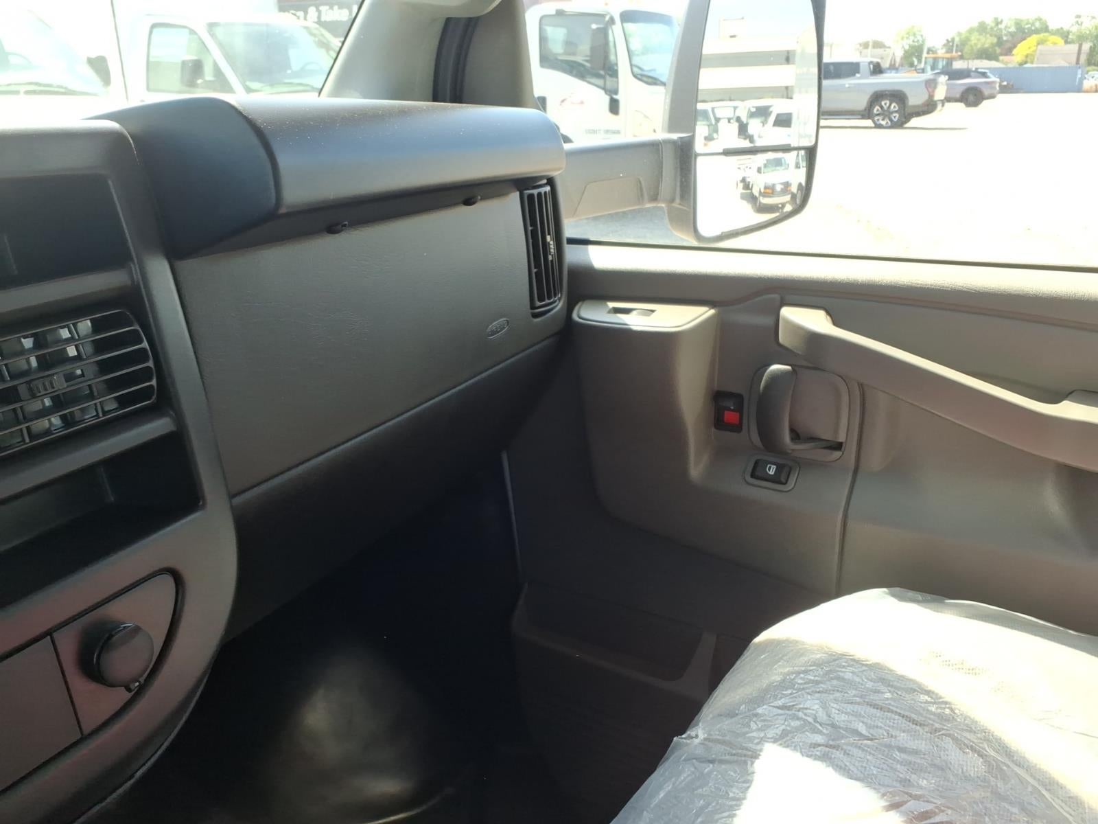 2026 GMC Savana Cutaway 3500 1WT