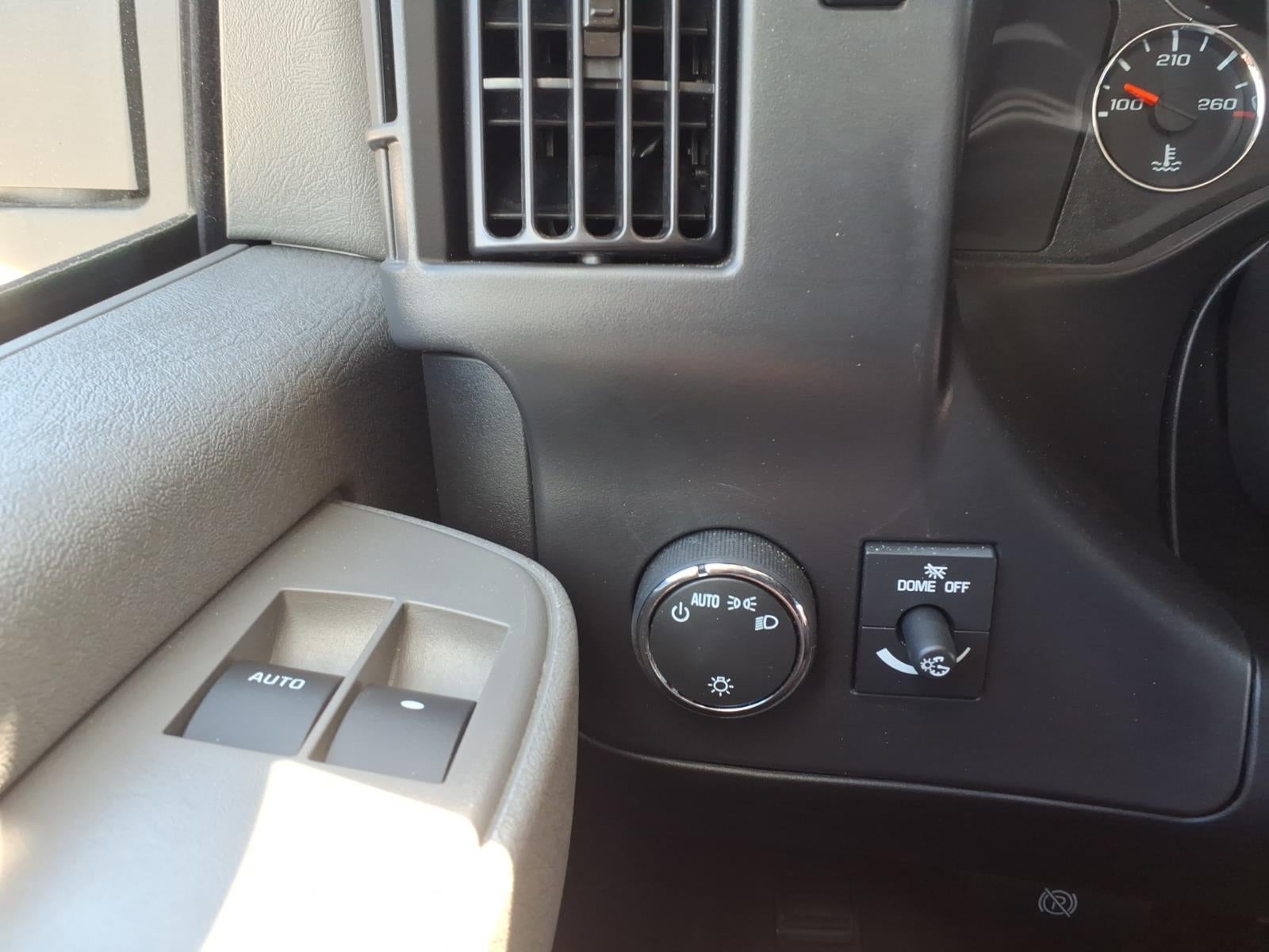 2026 GMC Savana Cutaway 3500 1WT
