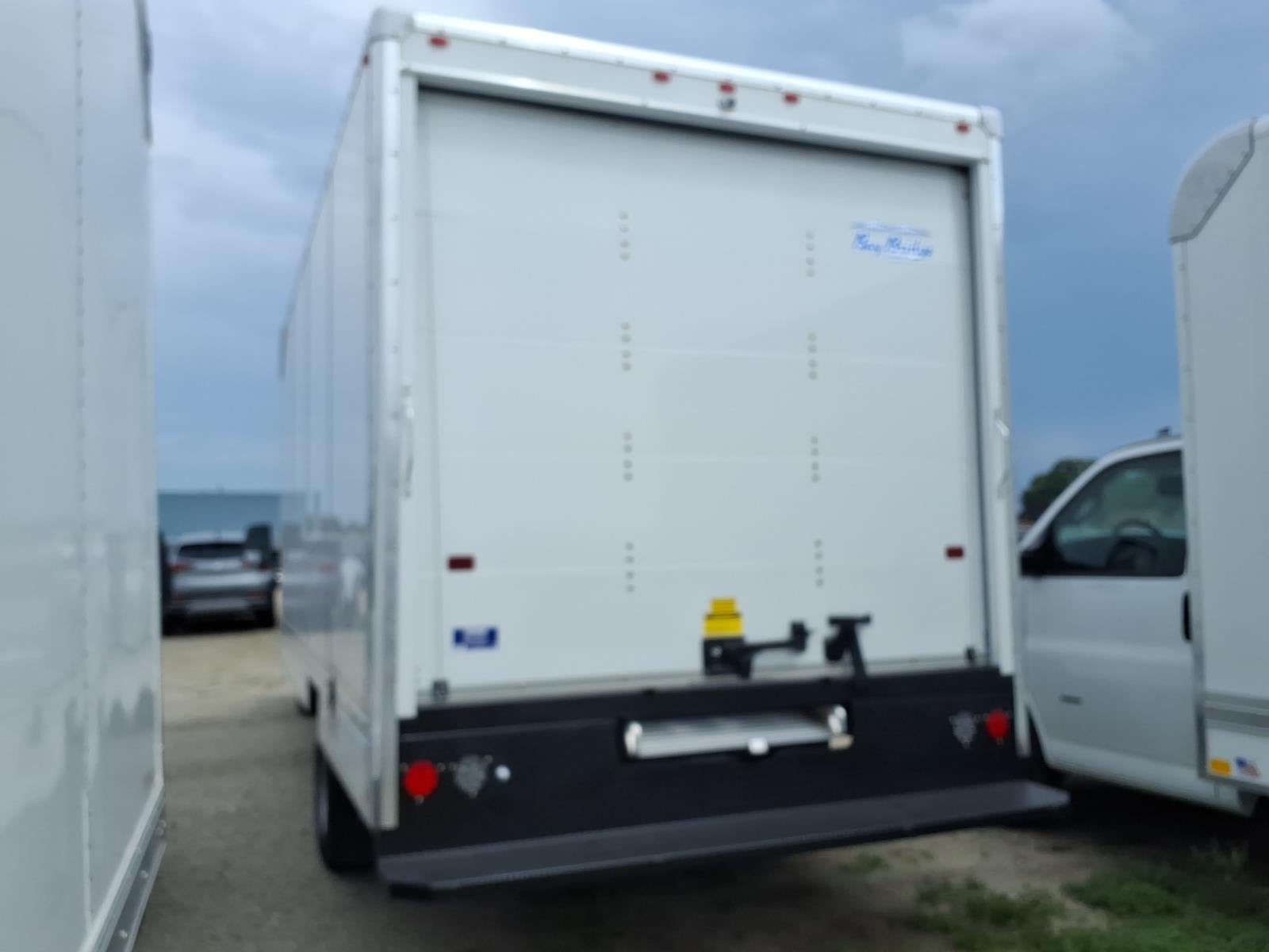 2026 GMC Savana Cutaway 3500 1WT
