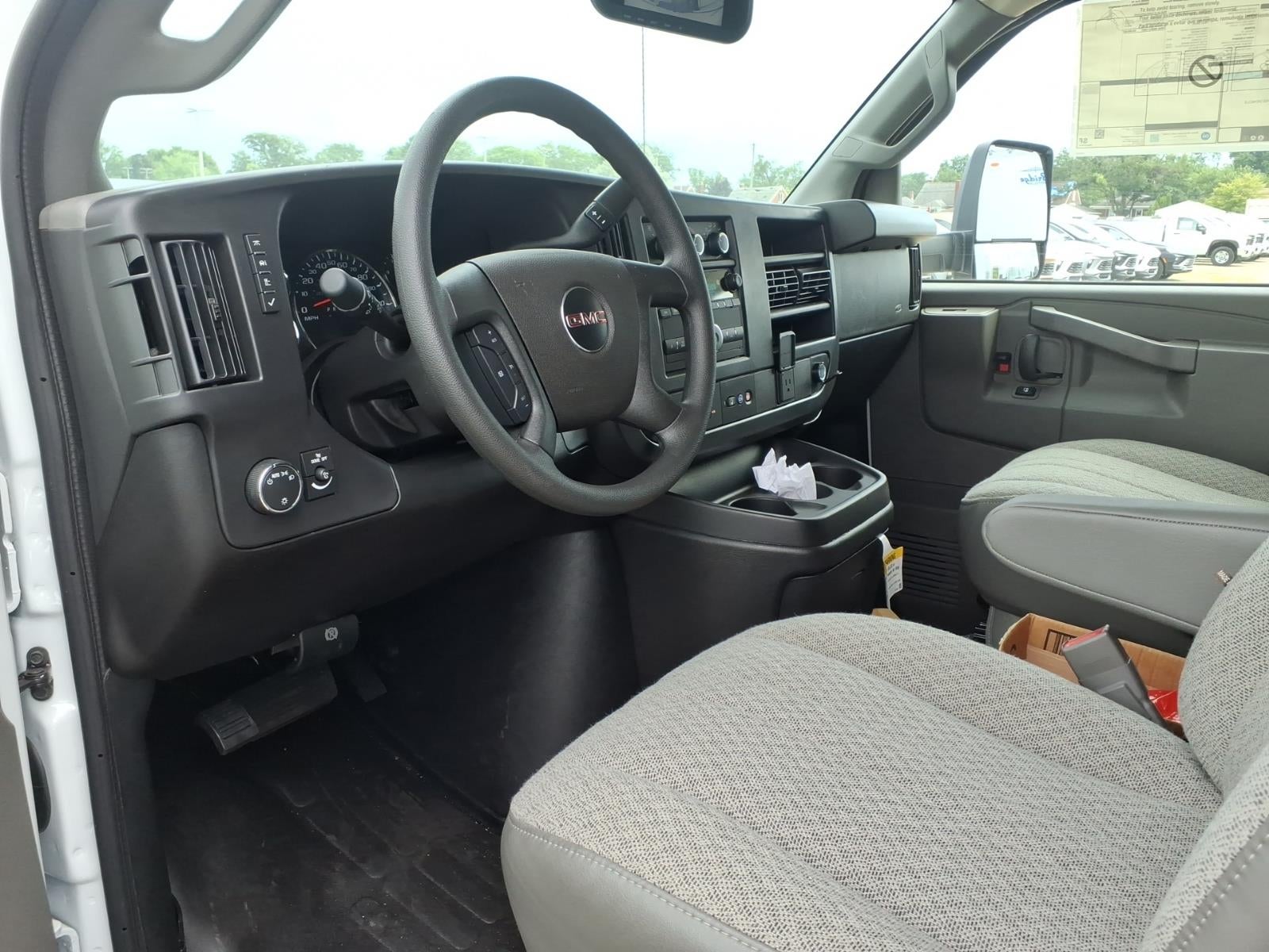 2026 GMC Savana Cutaway 3500 1WT