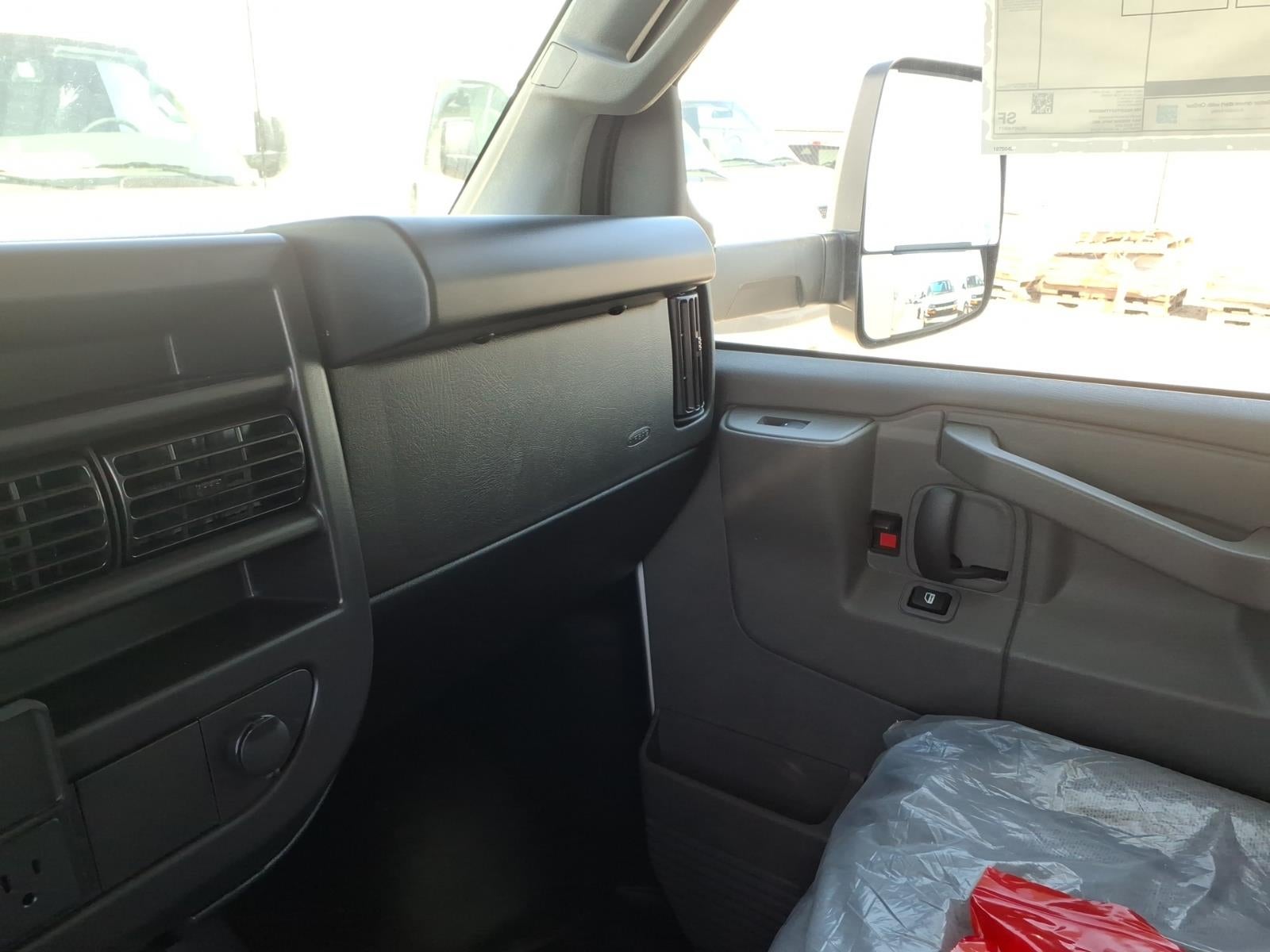 2026 GMC Savana Cutaway 3500 1WT
