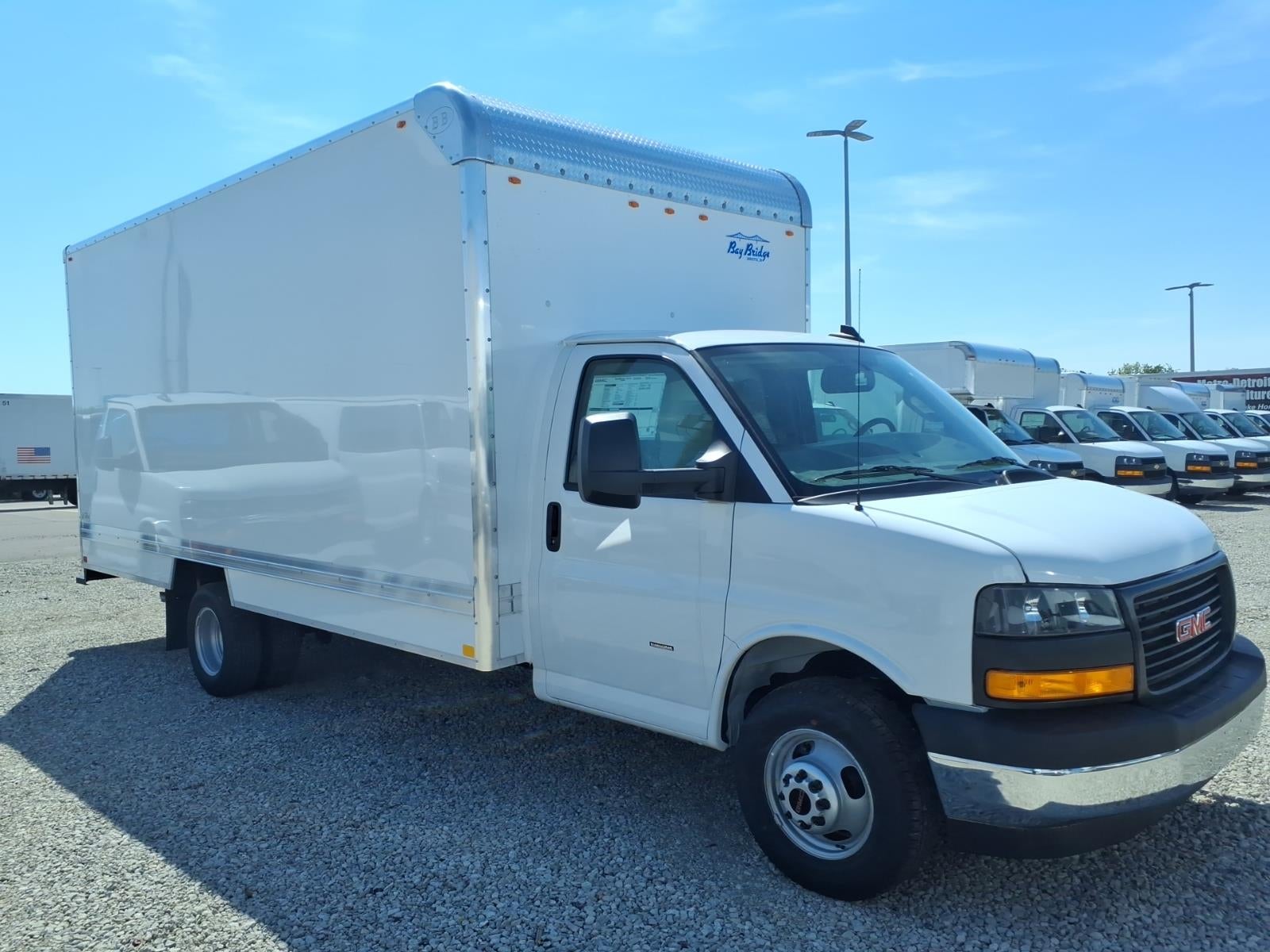 2026 GMC Savana Cutaway 3500 1WT