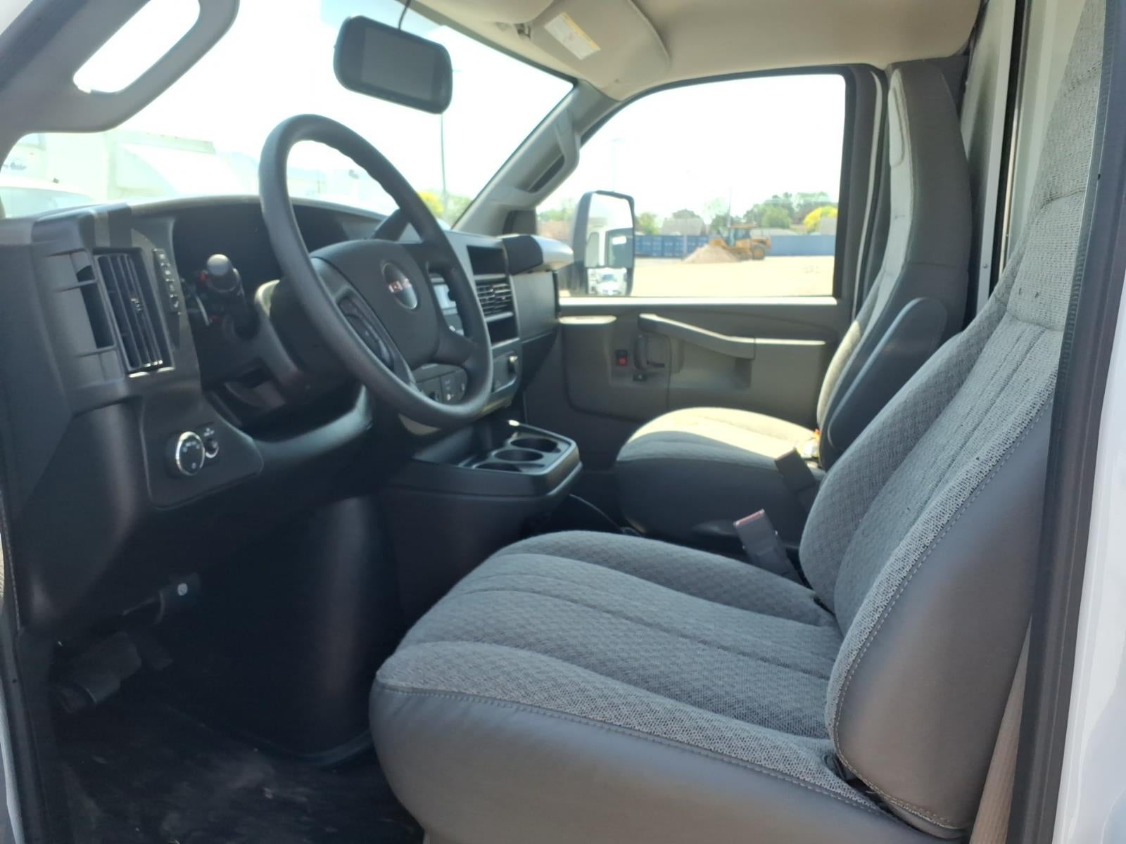 2026 GMC Savana Cutaway 3500 1WT
