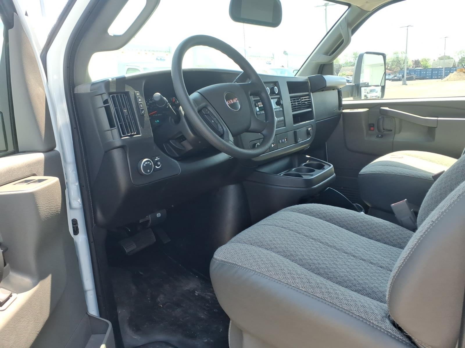 2026 GMC Savana Cutaway 3500 1WT