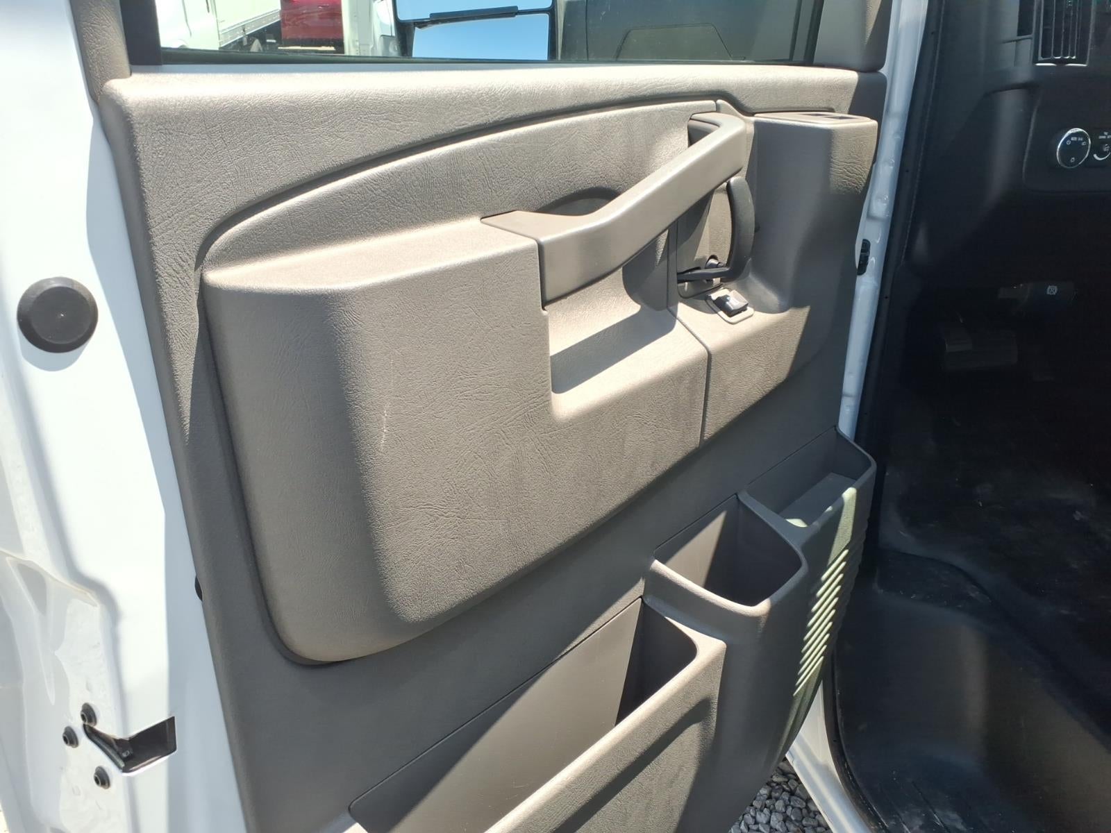 2026 GMC Savana Cutaway 3500 1WT