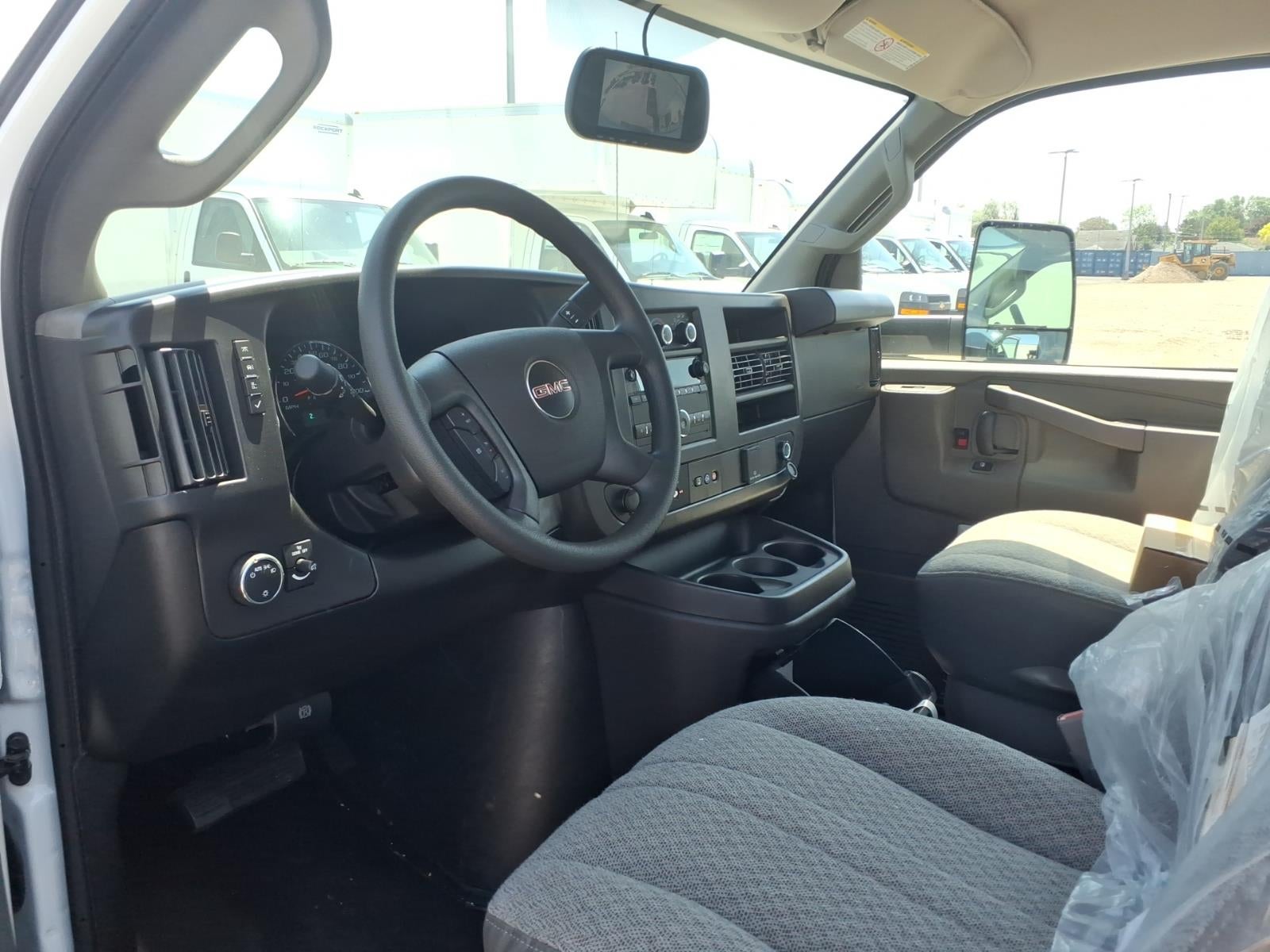2026 GMC Savana Cutaway 3500 1WT