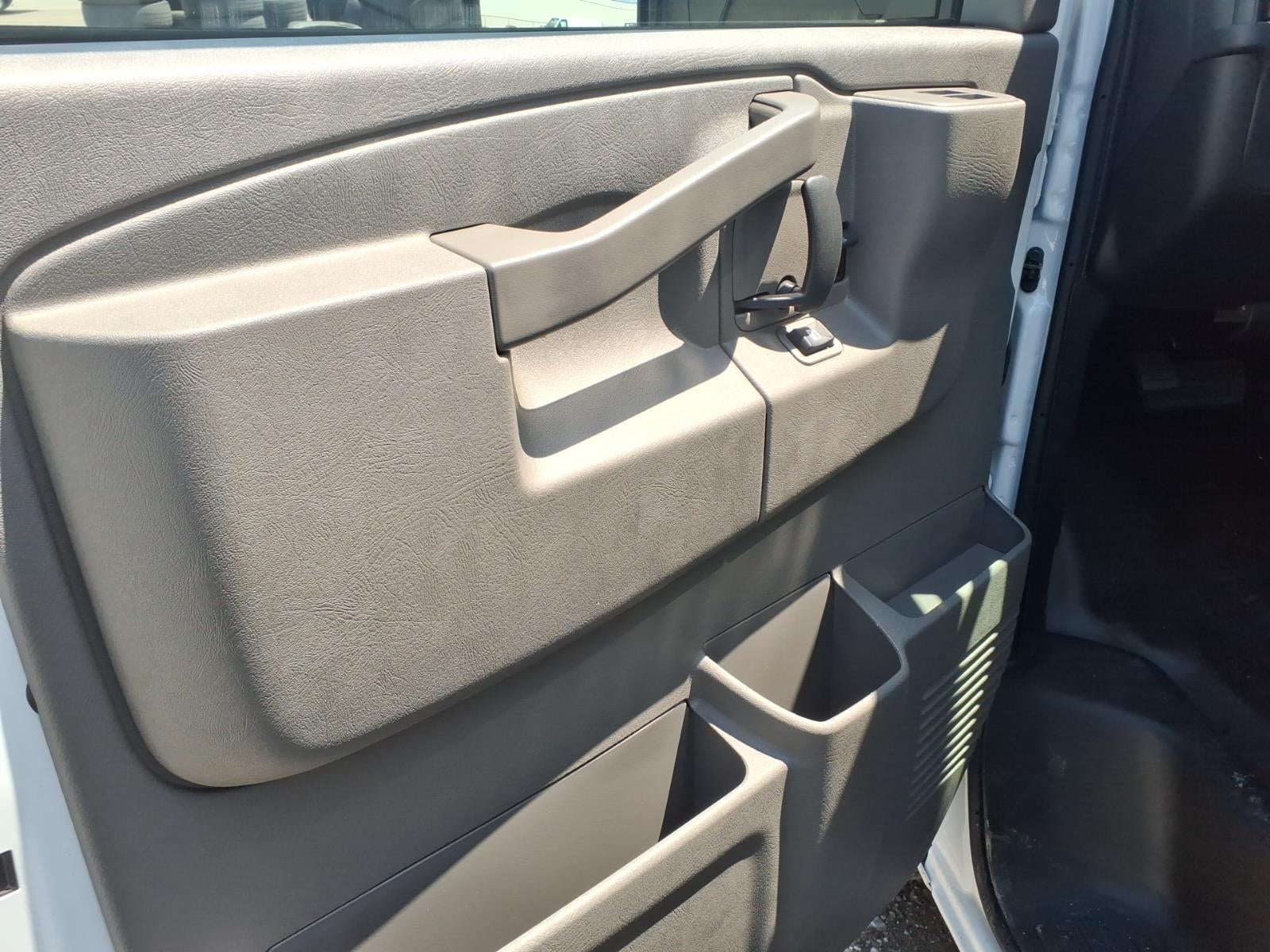2026 GMC Savana Cutaway 3500 1WT