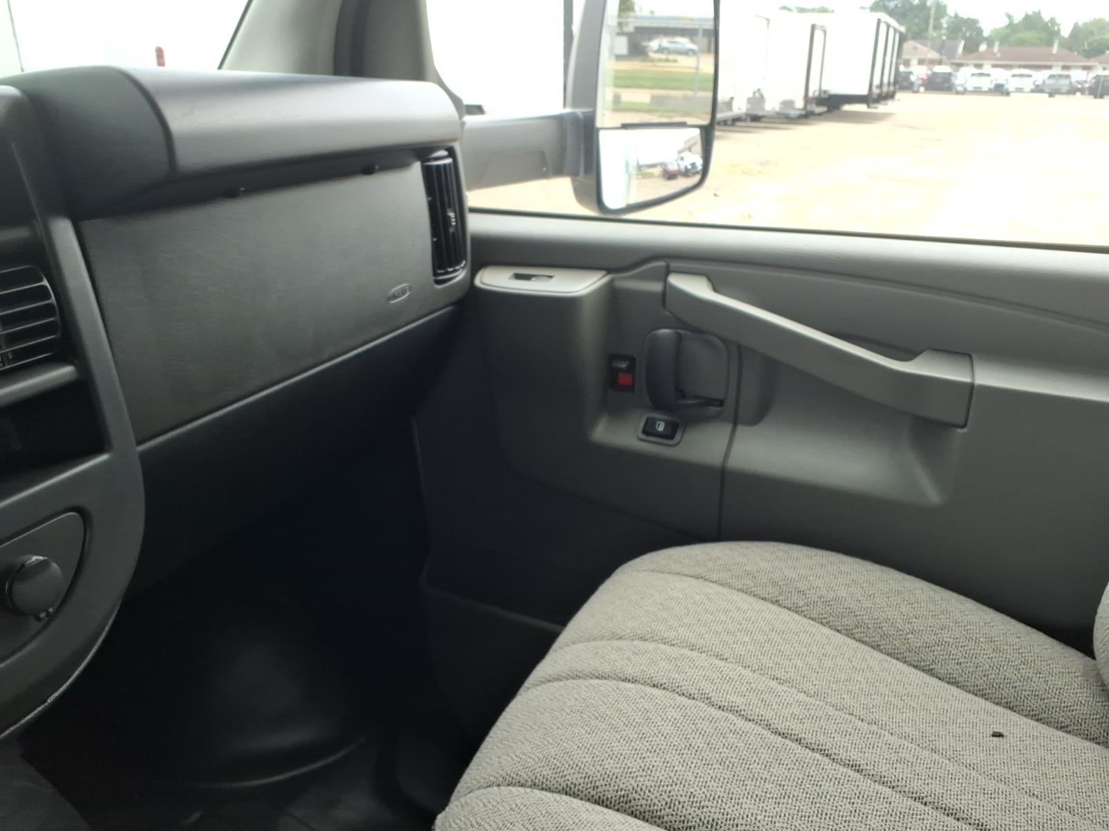 2026 GMC Savana Cutaway 3500 1WT