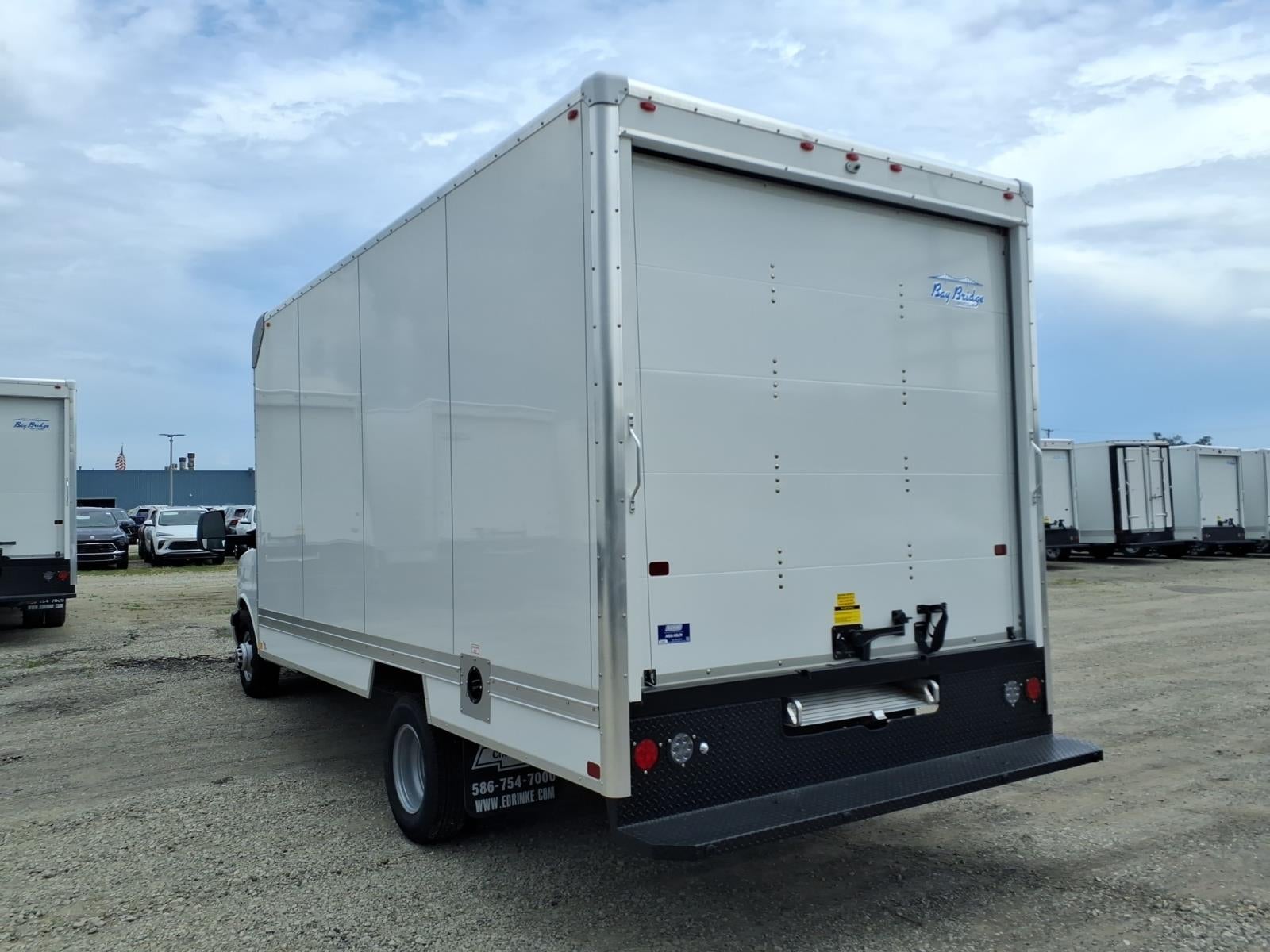 2026 GMC Savana Cutaway 3500 1WT
