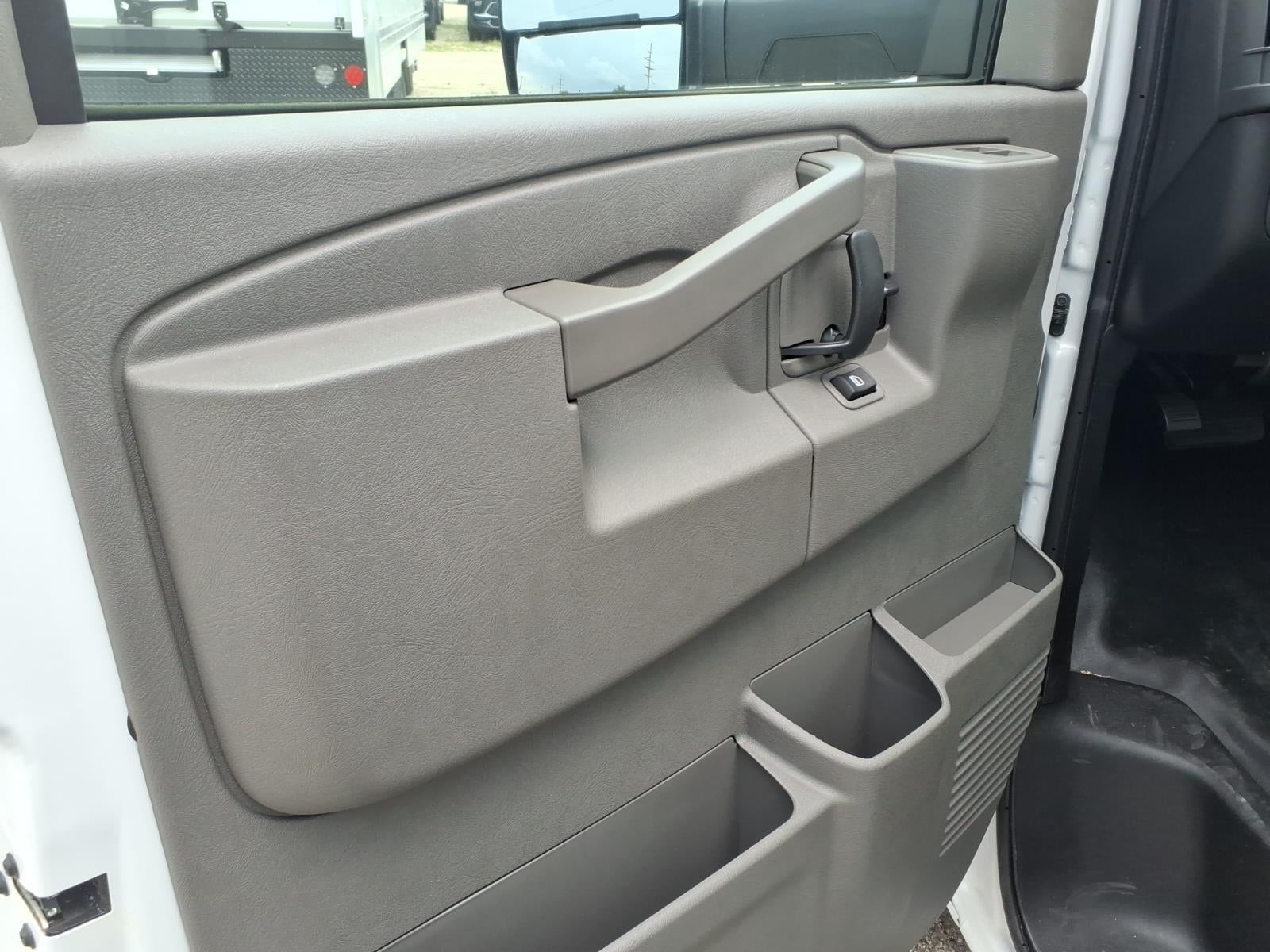 2026 GMC Savana Cutaway 3500 1WT