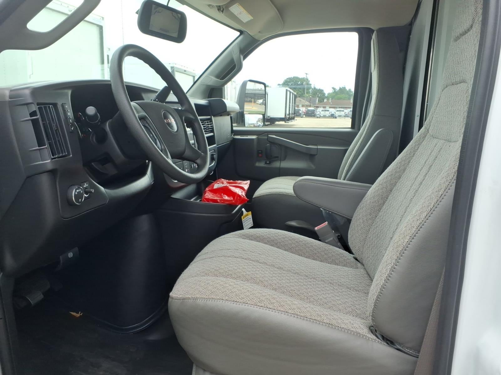 2026 GMC Savana Cutaway 3500 1WT