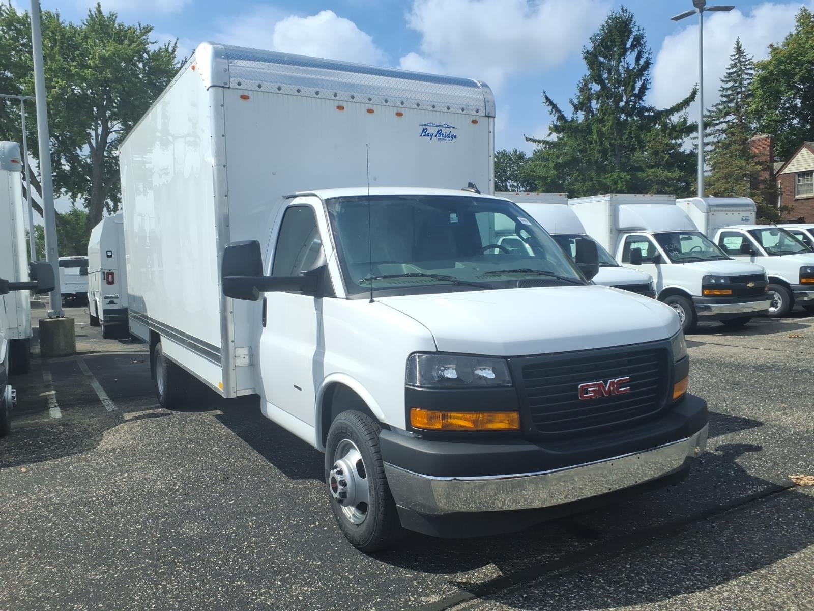 2026 GMC Savana Cutaway 3500 1WT