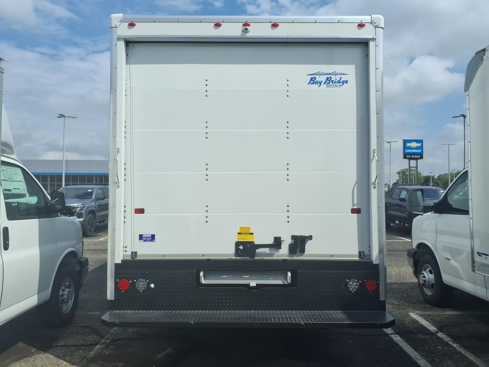 2026 GMC Savana Cutaway 3500 1WT