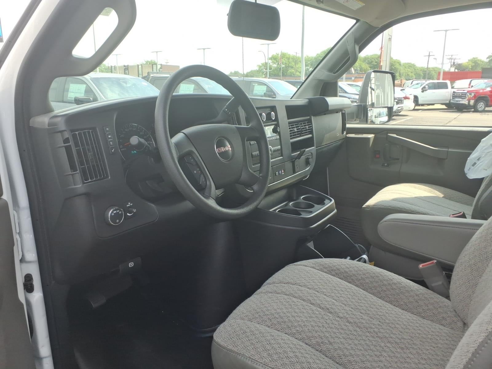 2026 GMC Savana Cutaway 3500 1WT