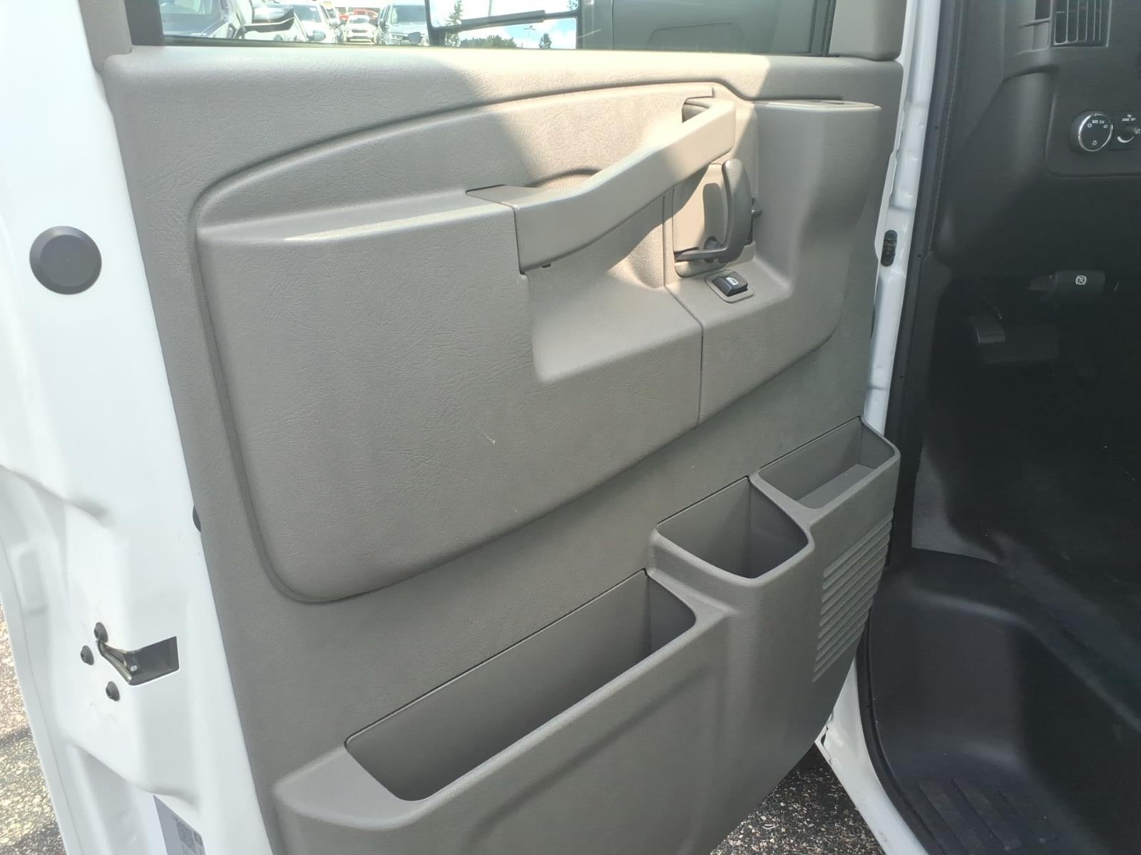 2026 GMC Savana Cutaway 3500 1WT